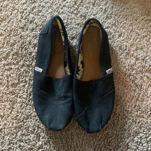 Black toms, size 8.5
